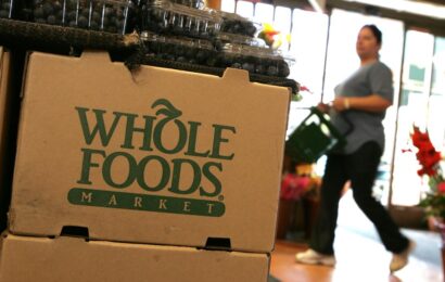 Whole Foods’ Pre-Peeled Oranges Sparked a Fascinating Argument Whole Foods’ Pre-Peeled Oranges Sparked a Fascinating Argument